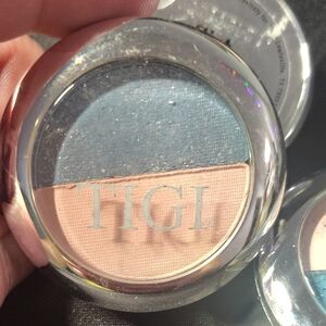 TIGI Dual-Tone Blue and Cream Eyeshadow